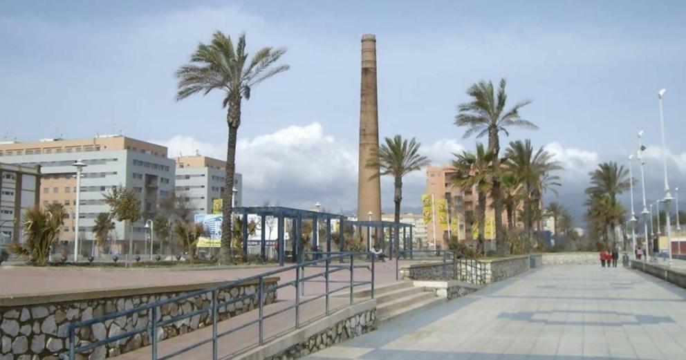 La Caramba Amplio Apartamento En La Playa Malaga Exterior photo